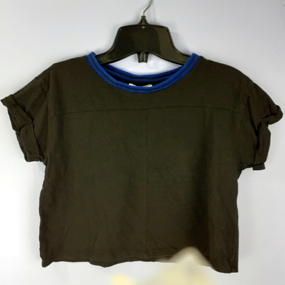💥3/$25💥Cropped Tee Striped Neckline Small - Picture 1 of 4